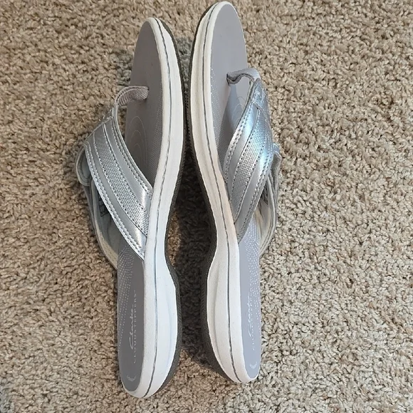 Clarks Cloudstepper Silver Sandals with Ergonomic Footbed & Adjustable Strap - Picture 4 of 7